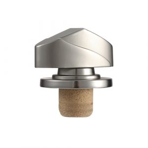 Bevelled zamak bottle stopper in chrome finish Chrome effect zamak bottle stopper with grooved bevelled edges