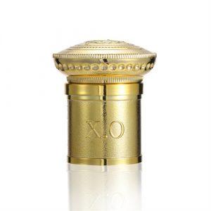 XO Metal-look plastic bottle stopper in antique gold finish and engraved embellishment